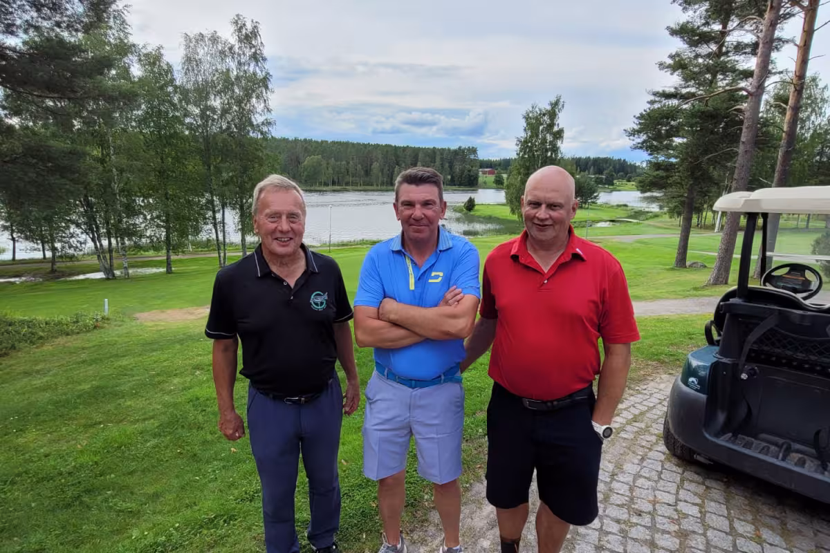  M65 sarjan voittaja Veli-Heikki Harjula VaG, M50 voittaja Janne Lapinkorpi JSG ja M50 kolmas Mika Männikkö JSG.