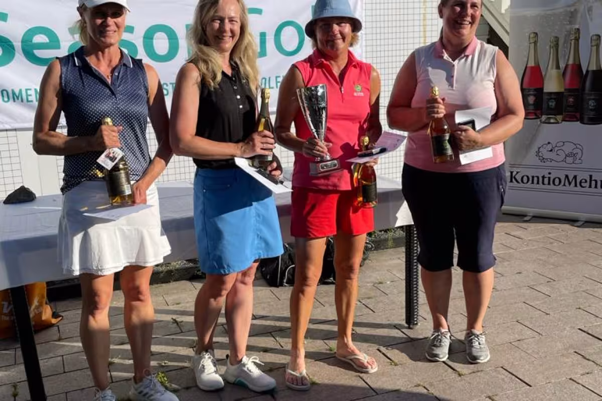 N50-luokan parhaat Annika Ahlstedt, Johanna Mustjoki-Purhonen, Minna Kaarnalahti ja Tiina Vainio