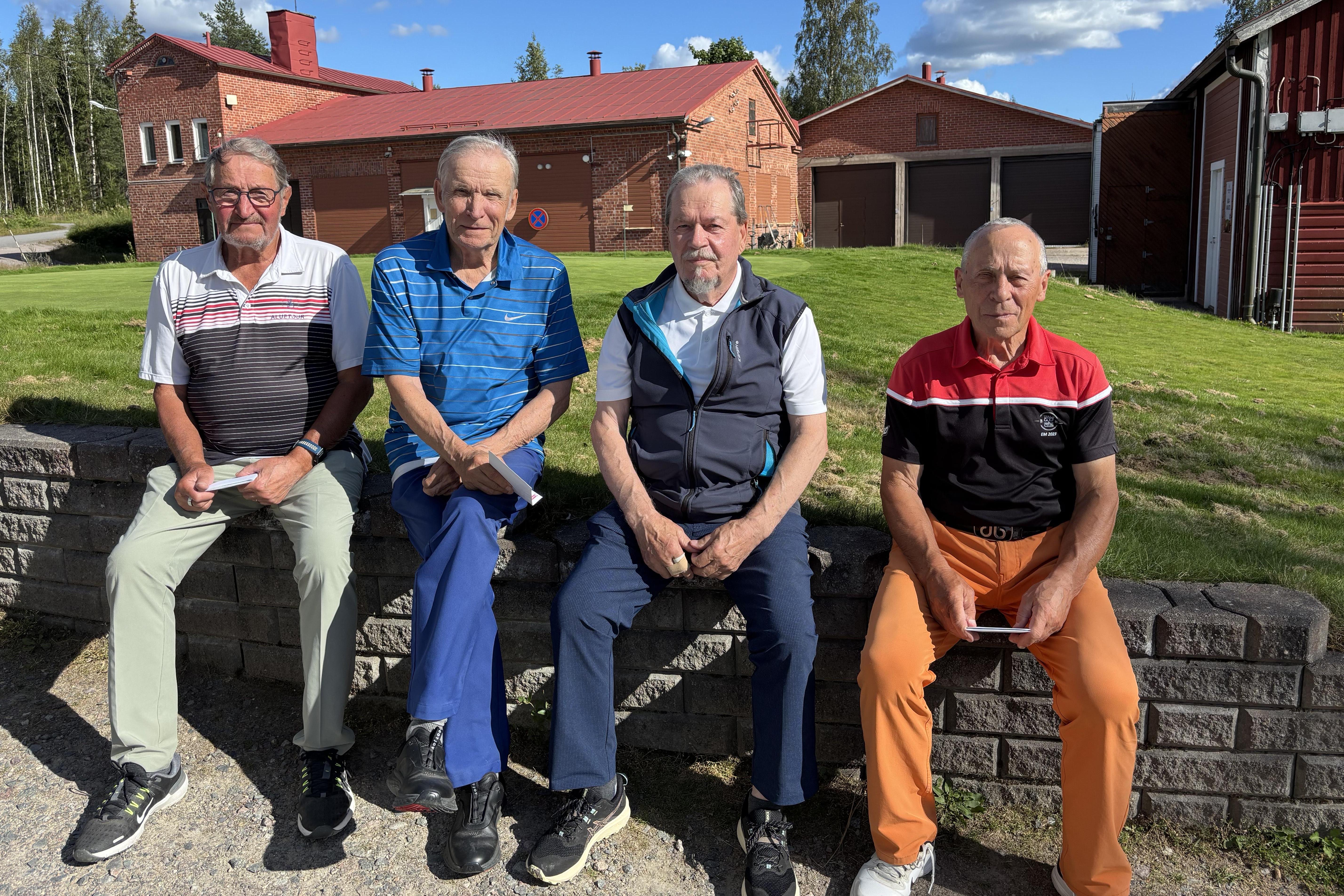 Hirvihaaran golfkentän miehet