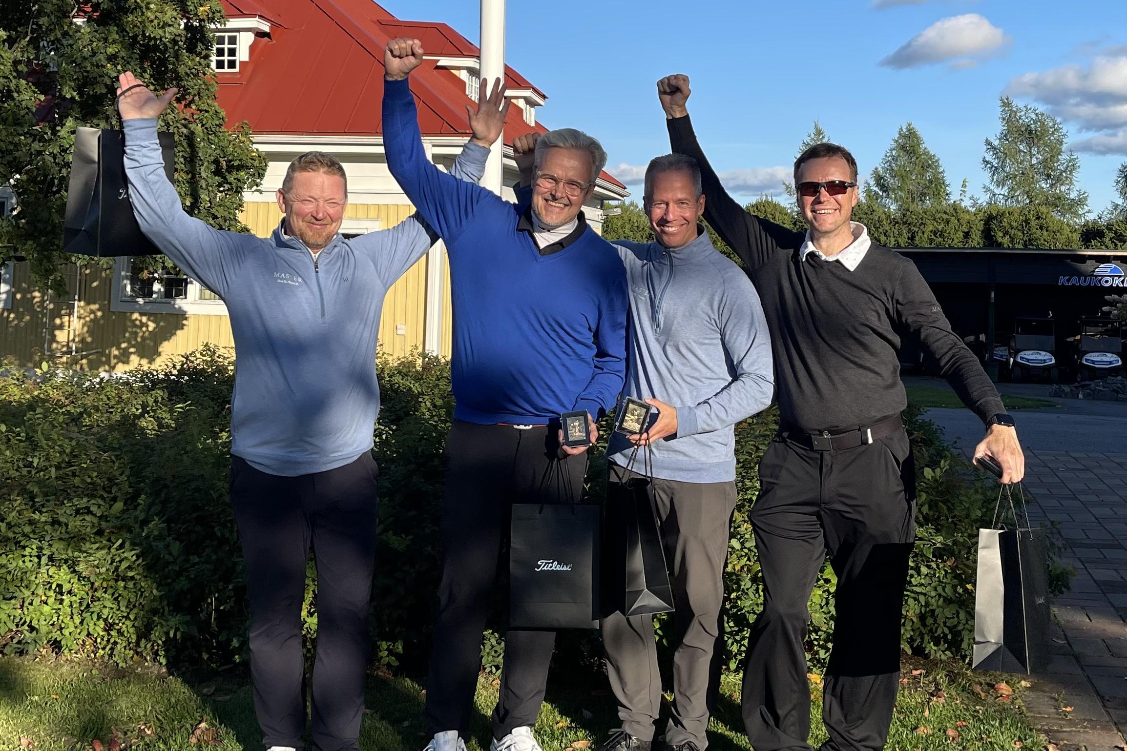 aster Golfin voittoisa joukkue Kimmo Vihanto, Mikko Eskelinen, Patrik Björksten ja Jari Puurtinen