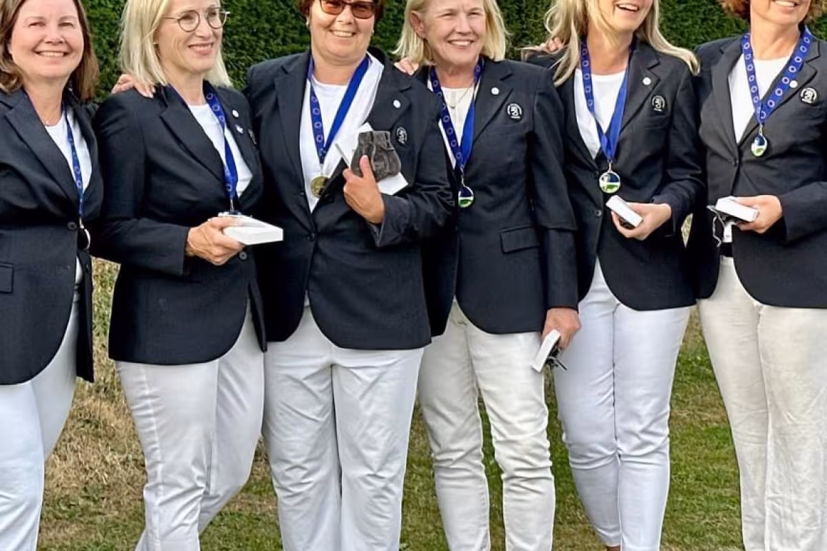 Suomen seniorinaiset nappasi hopeaa