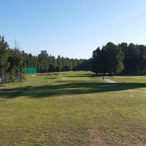 Baana on auki, aurinko paistaa pilvettömältä taivaalta. Kilpailu alkakoon.