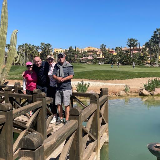 Desert Springs selätetty: Aija, Arto, Sari ja Markku