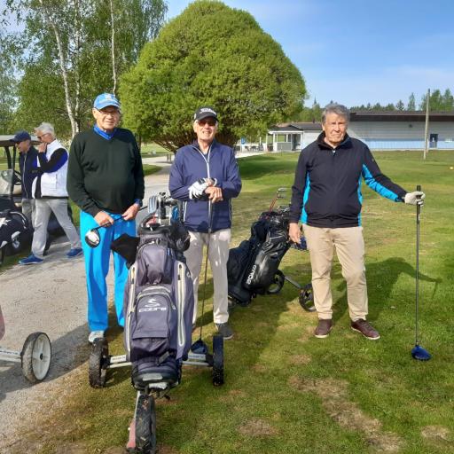 Pekka Tolvanen, Antero Sorrola ja Tapio Saarinen odottelemassa lähtövuoroaan