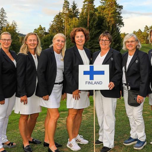 Suomen seniorinaisten maajoukkue EGA EM-kisoissa Sloveniassa 2022. Joukkueessa Nina Johansson, Johanna Mustjoki-Purhonen, Marika Soravuo, Gitta Kauppi, Satu Huotari (kapteeni), Anna-Maria Lehtonen ja Minna Kaarnalahti