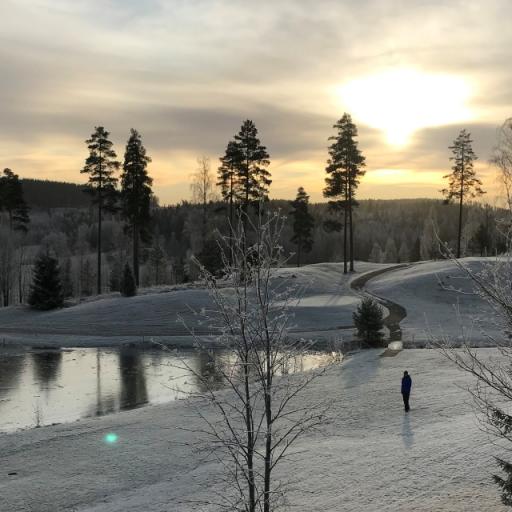 Hills by GoGolfin (entinen Hill Side Golf) Hill-kentän väylä 17 talviasussa