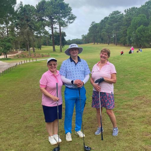 Quinta do Perun ykkösteellä Sirpa, Juha ja Leena