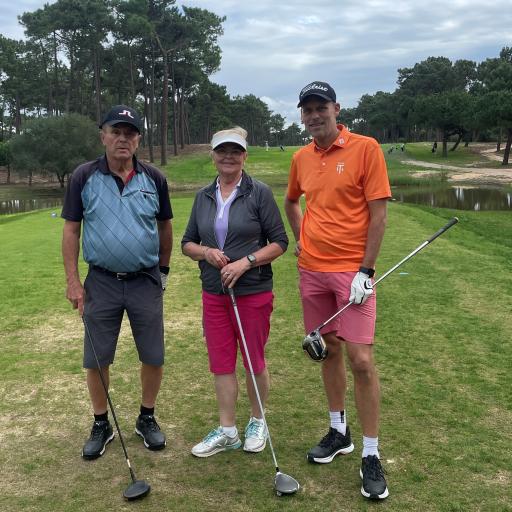 Aroeiran ykköstiillä Jarmo, Helena ja Jari