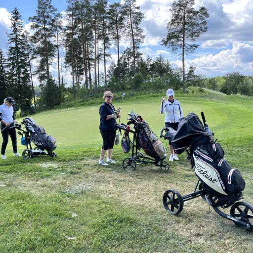 North-Westin kymppi onnistuneesti pelattuna Tia Melavalla, Riitta Kouhialla ja Johanna Purhosella