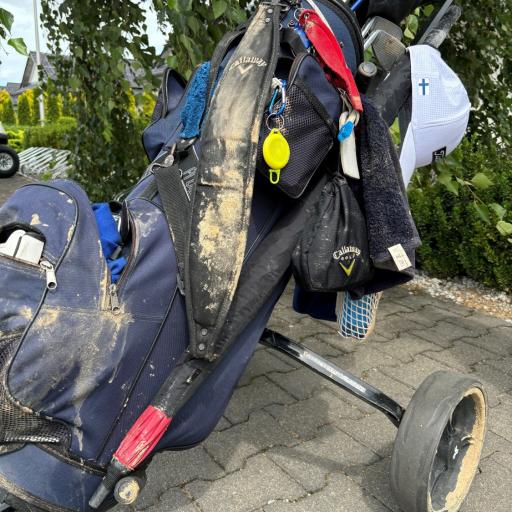 Kilpailun olosuhteet vaihtelivat päivittäin. Ensimmäisen päivän kaunis aurinkoinen pelikeli muuttui toisena päivänä sateeksi ja kovaksi tuuleksi. Erittäin haastavat greenit ja kovat olosuhteet tekivät kilpailusta poikkeuksellisen haastavan. 