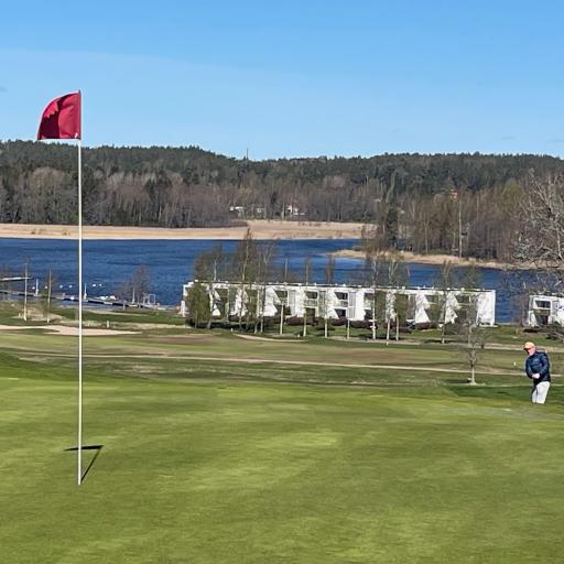 Väylän yhdeksän greeniä lähestyttiin usein pienellä chipillä