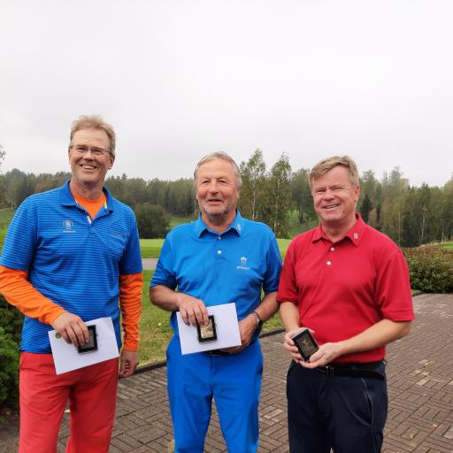 Mitalistit M60: vasemmalta 2. Keijo Lehtokorpi, MGS, 1. Ari Vauhkonen PGC ja 3. Jukka Pajunen, GPi