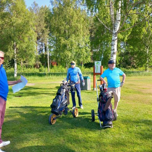 Ohjeita kuunnellaan tarkasti Mikkeli Golfissa