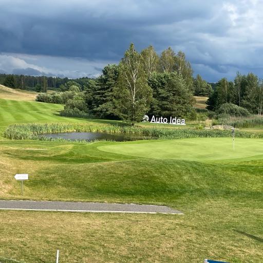  Näkymä Mazury Golfin 9. väylälle.