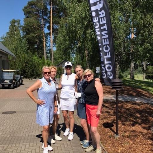 Nokia River Golfin viisikko vasemmalta Elina Viinikka, Kati Myllymäki, Maarit Salomaa, Ilona Kauppinen ja Marja Virtanen