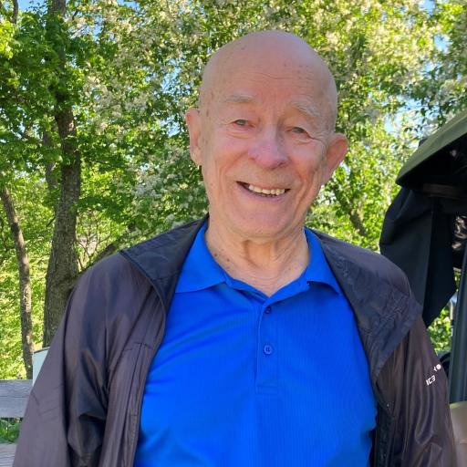 Raimo (Rase) Sepponen Tammer Golfista. Hän on ollut koko ikänsä (88v) jääkiekkomies, sekä pelaajana että erotuomarina. Hän on tuomaroinut viidet MM-kilpailut ja ollut Calgaryn Olympialaiset v. 1988 erotuomarikouluttajana. Hän kertoi, ettei urheilua voi jättää, joten nyt kilpaillaan golfkentillä.