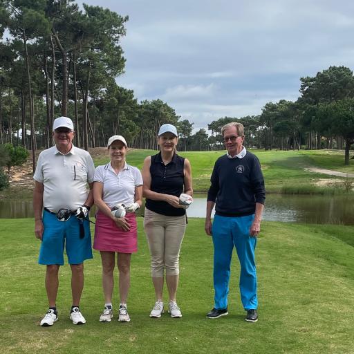 Aroeiran ykköstiillä Settu, Taina, Merja ja Risto