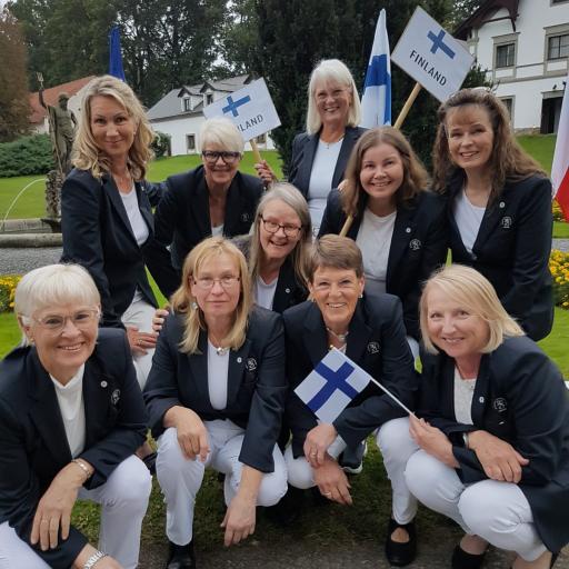 Edessä vasemmalta Vuokko Karjalainen. Pirjo Sipronen, Erja Helen-Salonen, Eeva Määttänen. Taustalla Ilona Kauppinen, Pirkko Havukainen, Anna-Mari Parkatti, Heli Ekström. Anne Kokko, Sointu Lassila. Kuva: Eini Palo