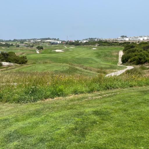 Royal Obidos kentältä väylä 18 par 5, missä haasteet greenille tullessa