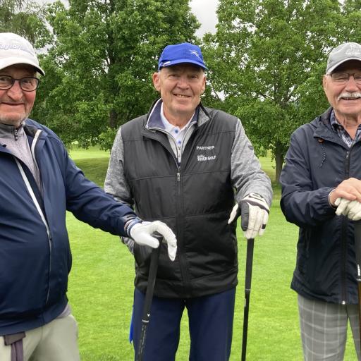 Antero Paalasen (kesk.) myönteisen vaikuttamisen johdosta M80 tour pelattiin Nokia Riverissä. Toimitusjohtaja Kimmo Siraisen sanoja lainaten, Anteron sydän sykkii vahvasti Nokia Riverille. Kuvassa vas. Asser Rissanen (GPi) ja Matti Kauppinen (MGS).