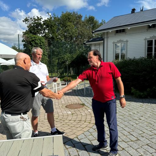 vas. Risto Mäkinen, Jukka Utriainen ja Juha Selin