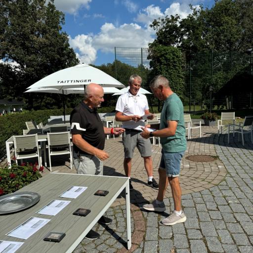 vas. Risto Mäkinen, Jukka Utriainen ja Pasi Piispa