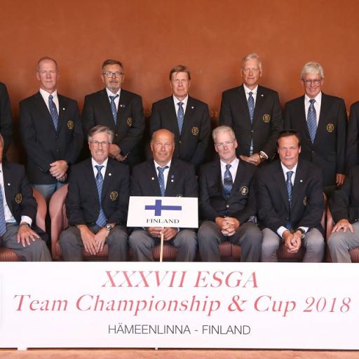 Suomen molemmat joukkueet virallisessa yhteiskuvassa.  
