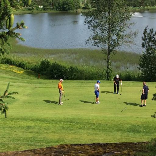 Lampiväylän (16) griiniä mittailevat Pekka Seppälä, Ilkka Yli-Ojanperä, Kristian Toivio ja Jorma Seppälä.