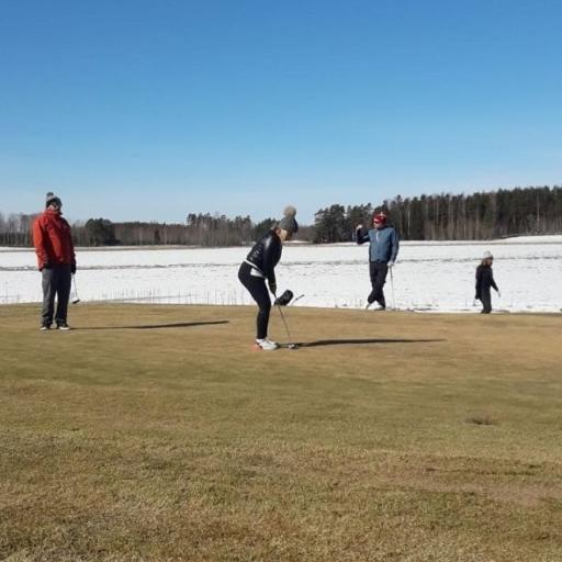 Kauden ensimmäiset pelit käynnissä Peuramaalla. (Kuva: PGH) 