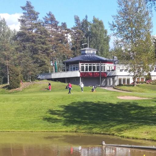 Griinillä puttailevat (vas) Esa Nurmi,Yyteri Golf, Juha Lindqvist MeG ja Jarno Tuokko NG.