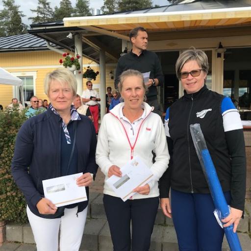 N50: vasemmalla 2. Riitta Turunen, Tarina. Keskellä voittaja Maarit Leinonen,PaG ja oikealla 3. Sari Mahlamäki EPG