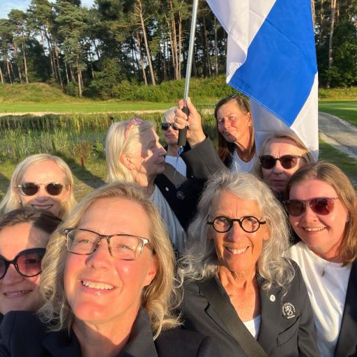 Suomalaiset avajaisissa Het Rijk van Nunspeetissa