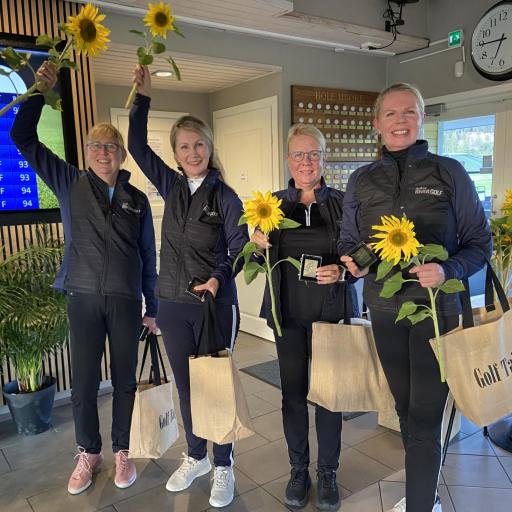 Nokia River Golfin pronssijoukkueessa pelasivat Sini-Päivi Altonen, Ilona Kauppinen, Elina Viinikka ja Maarit Salomaa