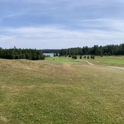 2. Revontuli Golfin kentän avaria väyliä