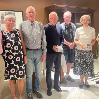 Toisen peliviikon mestarit: Reima, Päivi, Jussi, Terho, Veli-Matti, Helena ja Helena