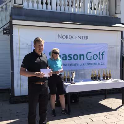 Nordcenterin toimitusjohtaja Antti Ahti ja Season Golfin toimitusjohtaja Sanna Kujansuu