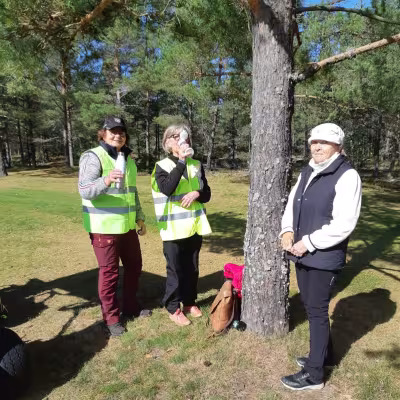 Vapaaehtoisia pienellä tauolla.