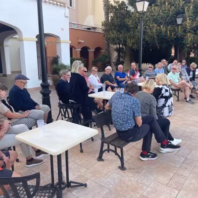 Tervetulotilaisuus Ona Hotels respan terassilla