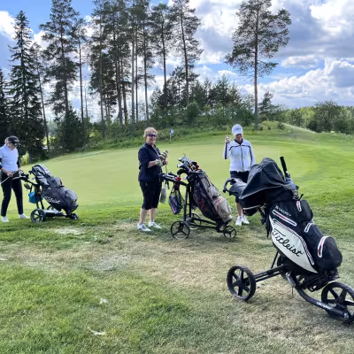 North-Westin kymppi onnistuneesti pelattuna Tia Melavalla, Riitta Kouhialla ja Johanna Purhosella