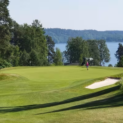 Kytäjä Golf South East väylä 9 - tarkkaa puuhaa