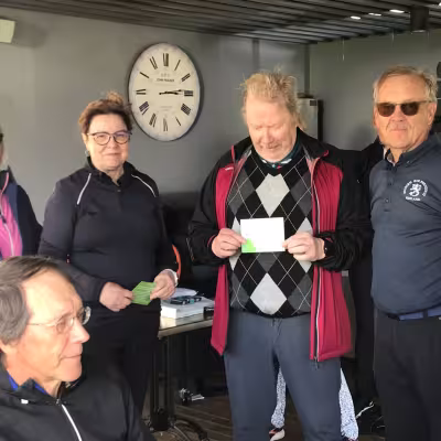  Läimmäslippu väylä 8 Marja-Leena Kurittu ansaitsi Griplex hanska palkinnon koko ryhmälle.