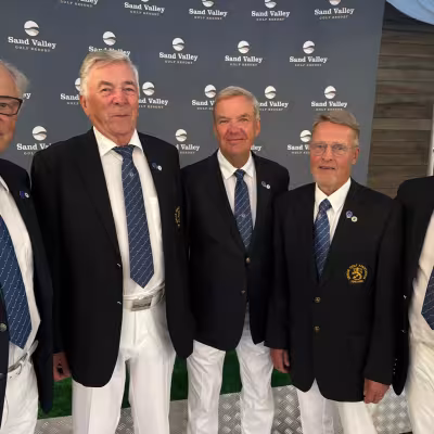  M75 pronssijoukkue, kapteeni Kari Sairo, Kari Liikanen, Ilmo Heinonen, Markku Utti ja Erkki Kortelainen.