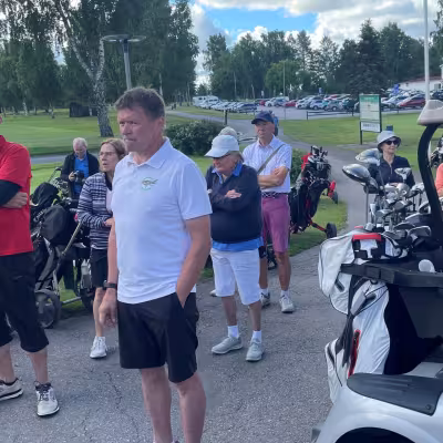 Arto Sirviö toivottaa porukan tervetulleiksi