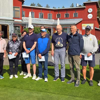 Palkitut yhteiskuvassa