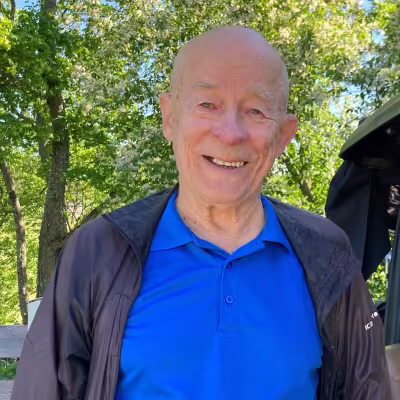 Raimo (Rase) Sepponen Tammer Golfista. Hän on ollut koko ikänsä (88v) jääkiekkomies, sekä pelaajana että erotuomarina. Hän on tuomaroinut viidet MM-kilpailut ja ollut Calgaryn Olympialaiset v. 1988 erotuomarikouluttajana. Hän kertoi, ettei urheilua voi jättää, joten nyt kilpaillaan golfkentillä.