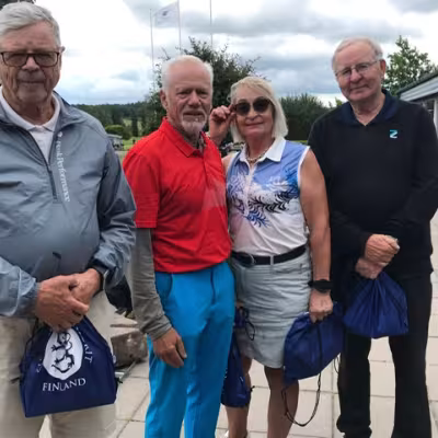 Onnellinen salolainen voittajajoukkue: Alpo Turunen, Aimo Peltonen, Leila Tuominen, Soini Santala