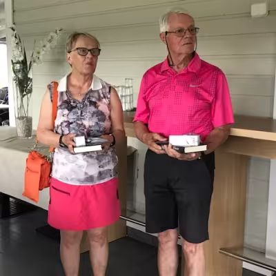 Voittajat: Anneli Nousiainen, ja Rauno Jores. Esa Taskinen puuttuu kuvasta..