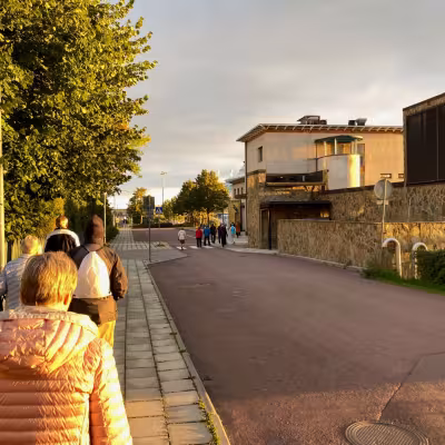 Matkalla ravintolaan, kuva Susanna Irjala