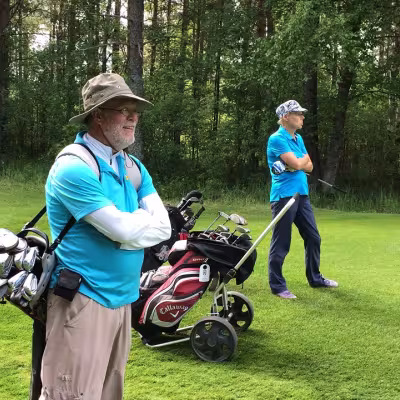 Kauas pallot karkaavat, Ilkka Kuuluvainen ja Outi Montonen