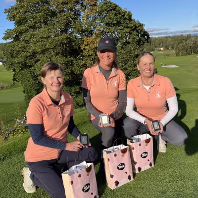 Ringside Golfin kultajoukkueessa pelasivat Hanna Knuuttila, Jaana Angeria ja Virpi Vuorinen